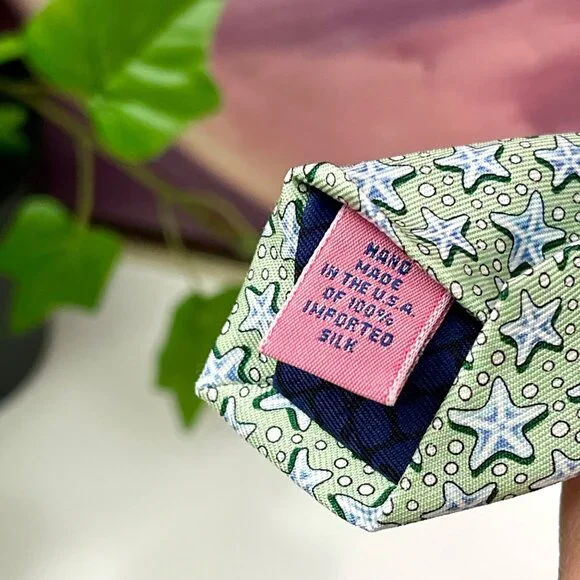 Vineyard Vines Mens Starfish Patterned Green Silk Tie